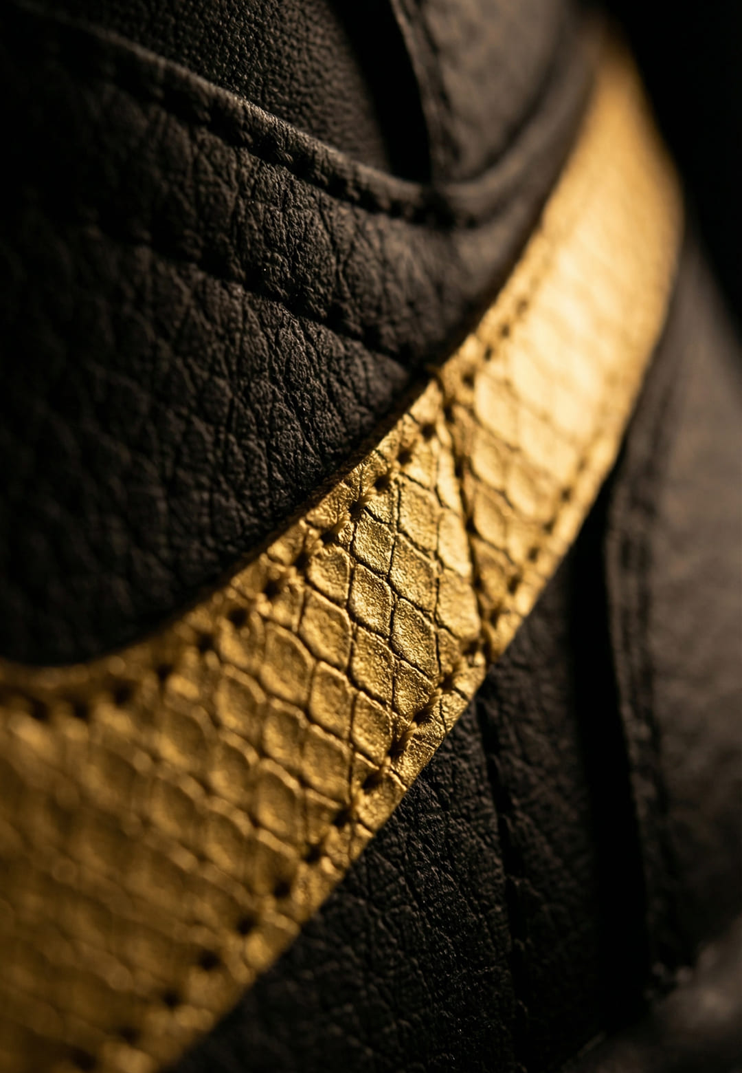 Leather Details Victory Black
